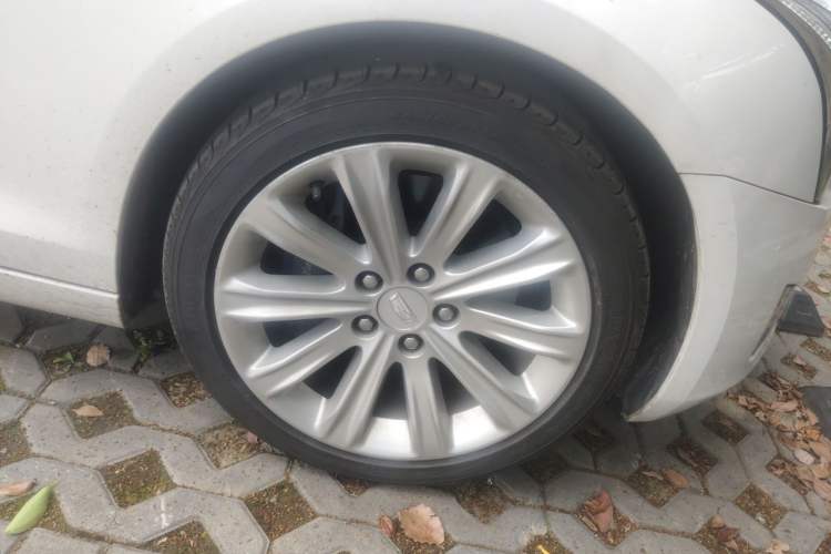 Used Cadillac ATS-L 2017 28T Tech Edition Right Front Wheel Hub