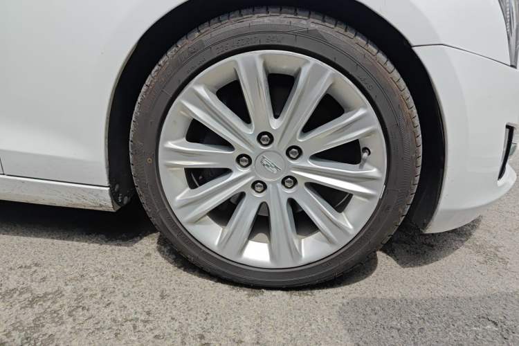 Used Cadillac ATS-L 2017 28T Tech Edition Right Front Wheel Hub