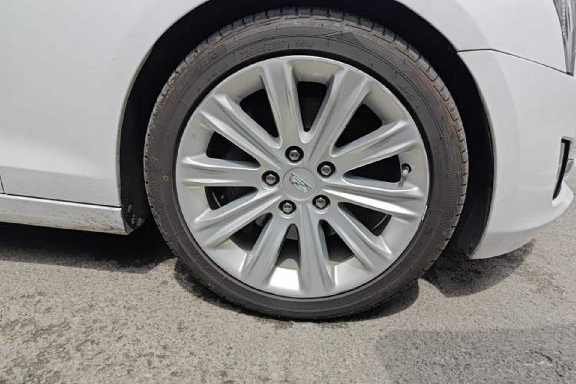 Used Cadillac ATS-L 2017 28T Tech Edition Right Front Wheel Hub