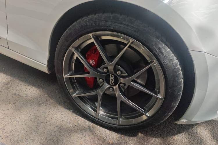 Used Cadillac ATS-L 2017 28T Fashion Edition Right Front Wheel Hub