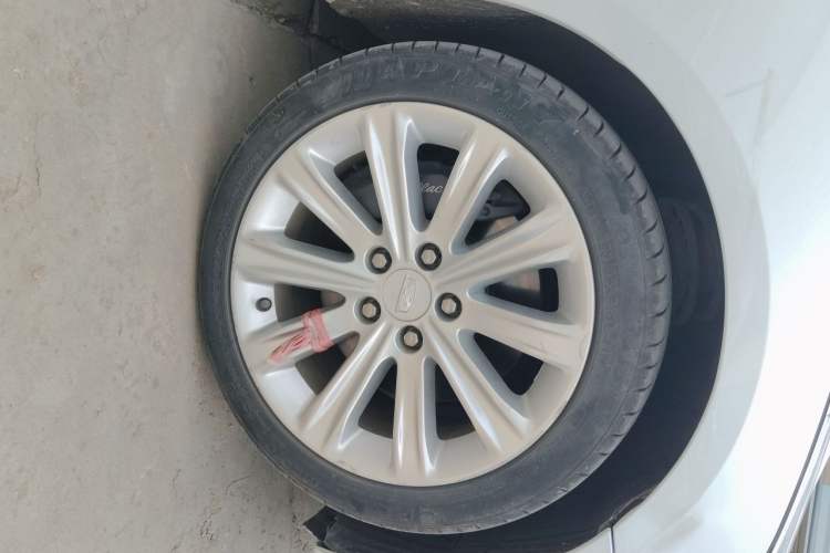 Used Cadillac ATS-L 2017 28T Tech Edition Right Front Wheel Hub