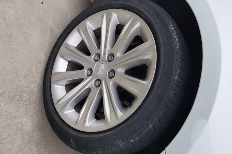 Used Cadillac ATS-L 2017 28T Tech Edition Right Front Wheel Hub