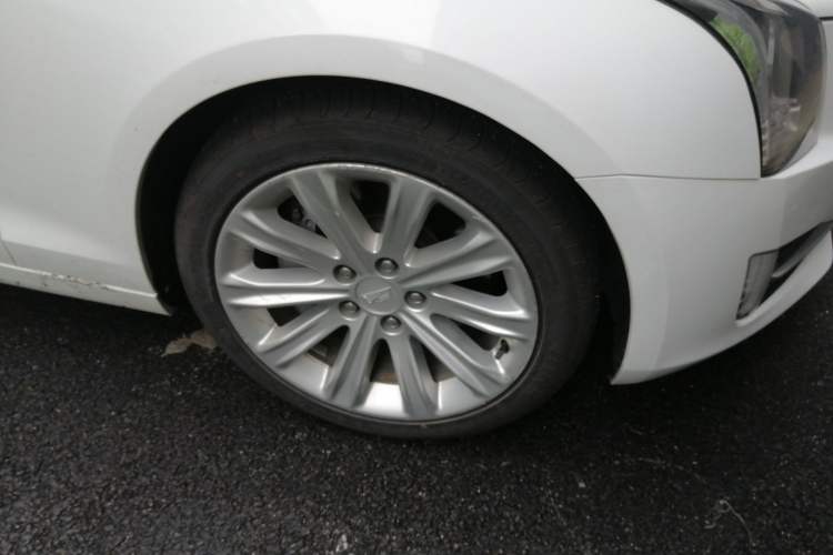 Used Cadillac ATS-L 2017 28T Tech Edition Right Front Wheel Hub