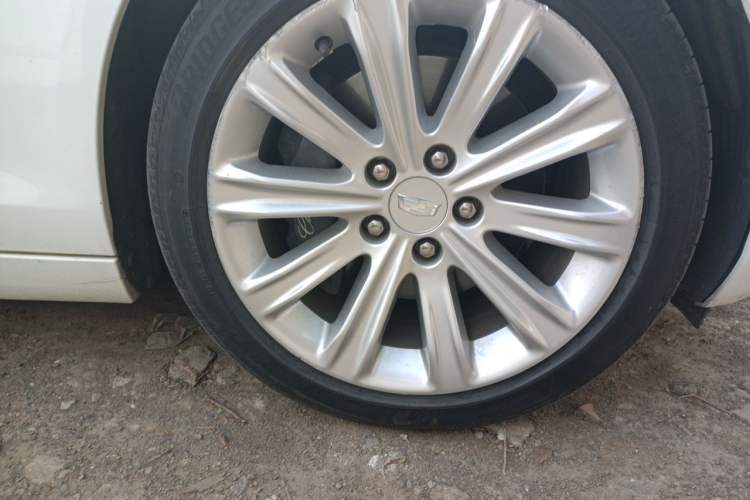 Used Cadillac ATS-L 2017 28T Tech Edition Right Front Wheel Hub