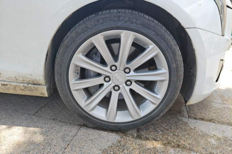 Used Cadillac ATS-L 2017 28T Tech Edition Right Front Wheel Hub