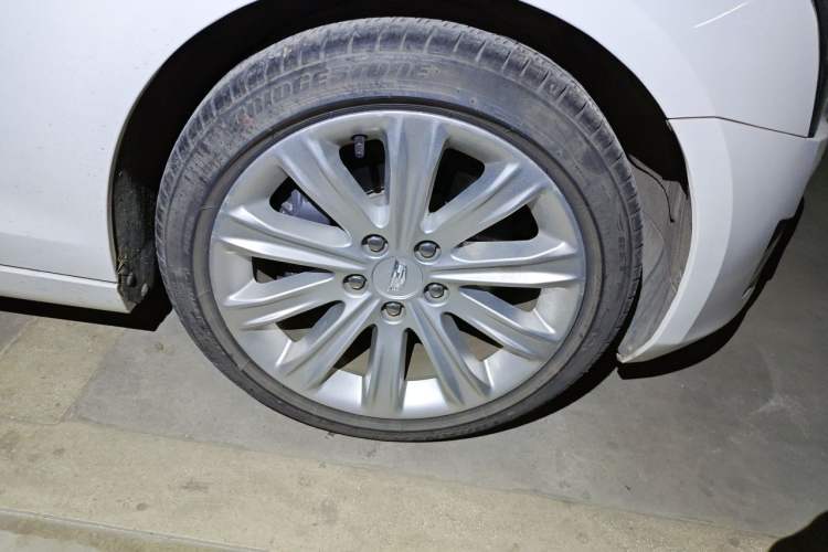 Used Cadillac ATS-L 2017 28T Tech Edition Right Front Wheel Hub