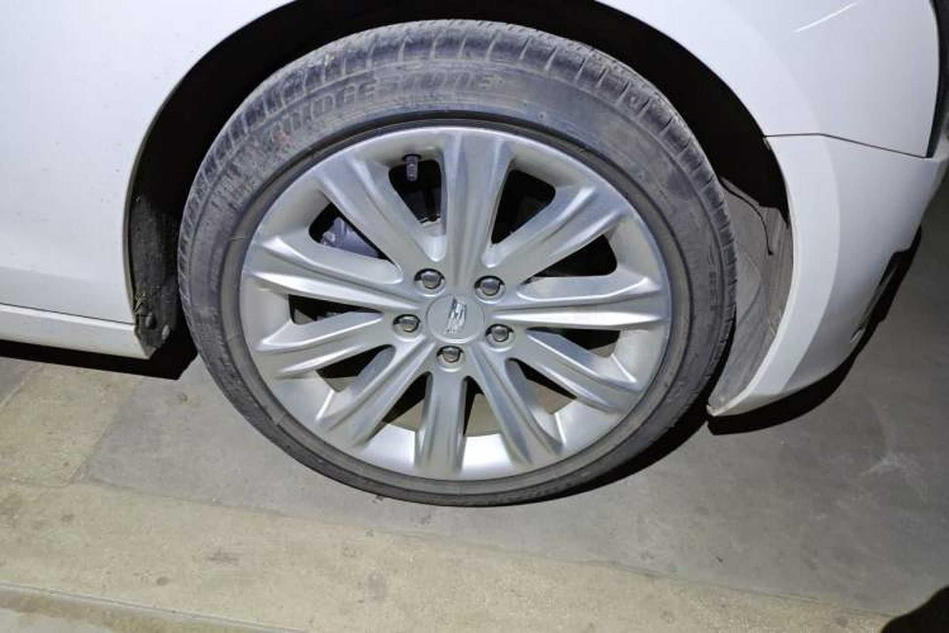 Used Cadillac ATS-L 2017 28T Tech Edition Right Front Wheel Hub