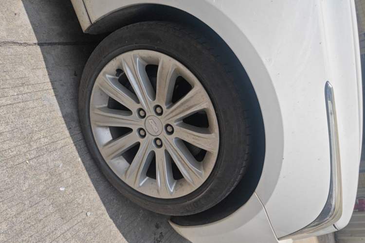 Used Cadillac ATS-L 2017 28T Tech Edition Right Front Wheel Hub