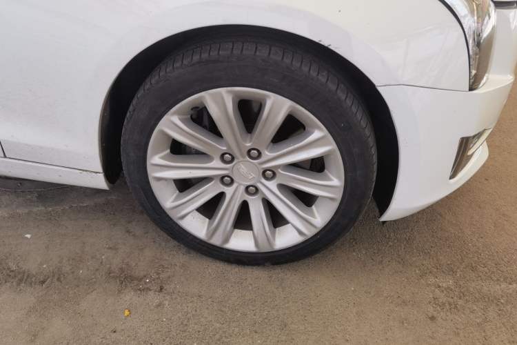 Used Cadillac ATS-L 2017 28T Tech Edition Right Front Wheel Hub