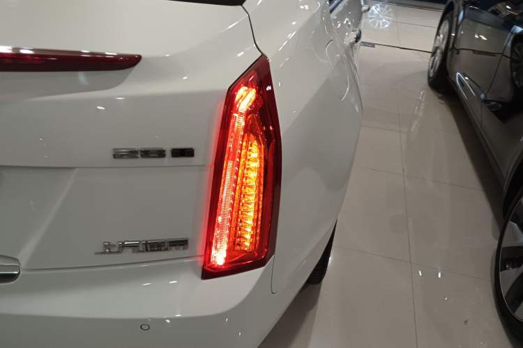 Used Cadillac ATS-L 2017 28T Fashion Edition Right Rear Taillight