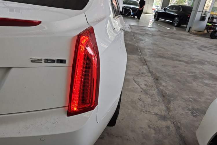 Used Cadillac ATS-L 2017 28T Fashion Edition Right Rear Taillight