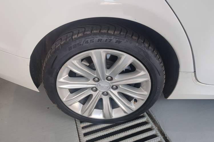 Used Cadillac ATS-L 2017 28T Tech Edition Right Rear Wheel Hub