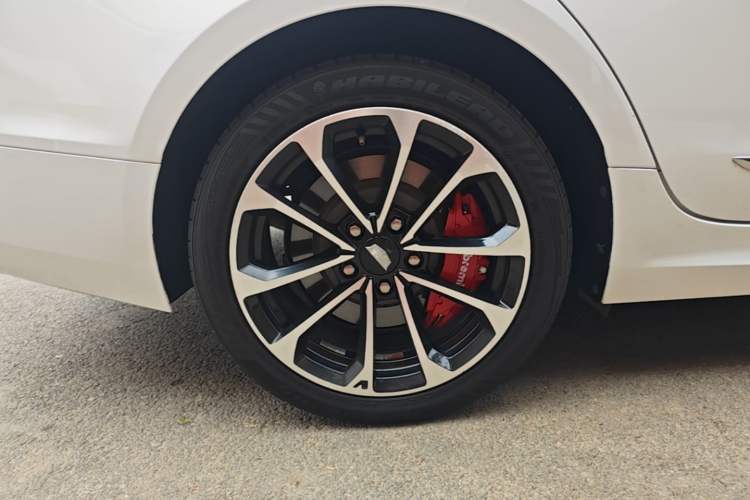 Used Cadillac ATS-L 2017 28T Tech Edition Right Rear Wheel Hub