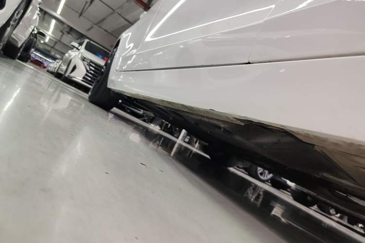 Used Cadillac ATS-L 2017 28T Tech Edition Right Side Sill