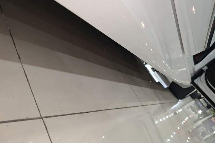 Used Cadillac ATS-L 2017 28T Fashion Edition Right Side Sill