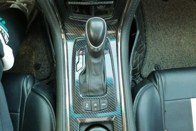 Used Cadillac ATS-L 2017 28T Fashion Edition Gear Lever