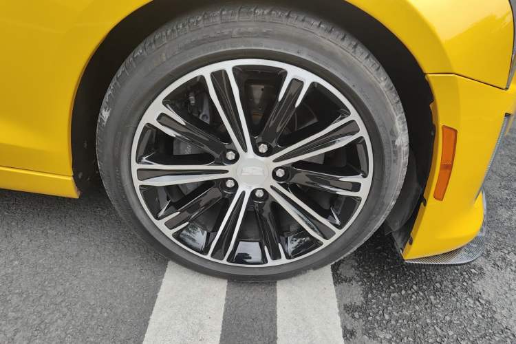 Used Cadillac ATS-L 2017 28T Tech Edition Right Front Wheel Hub