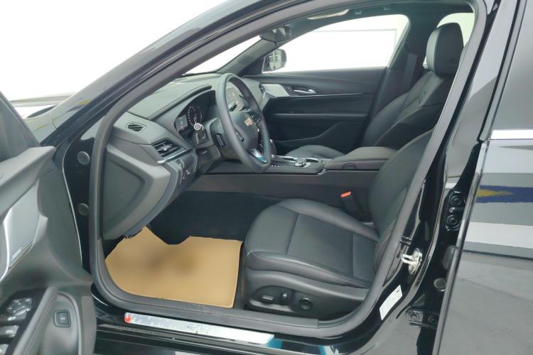 Used Cadillac CT4 2023 28T Luxury Version Left Front Seat