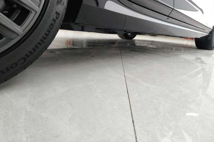 Used Cadillac CT4 2023 28T Luxury Version Right Side Sill