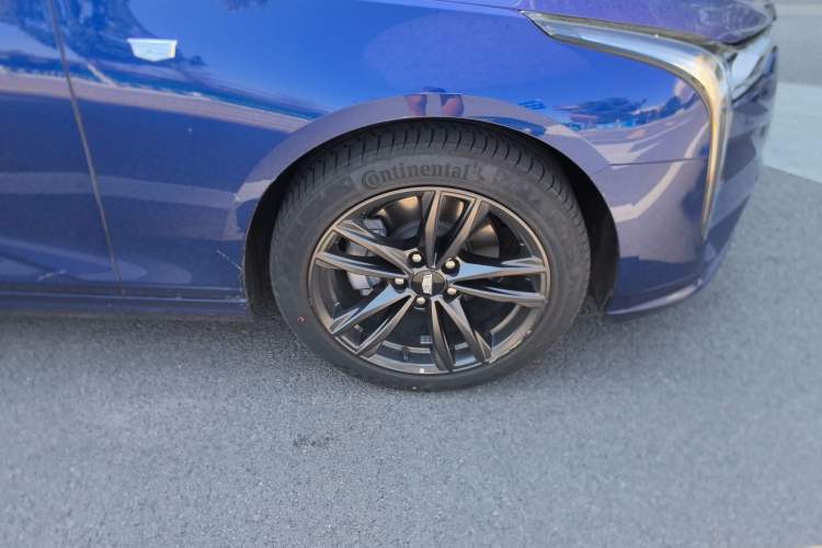Used Cadillac CT4 2023 25T Luxury Model Right Front Wheel Hub