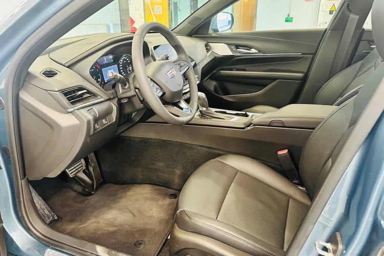 Used Cadillac CT4 2023 28T Luxury Version Interior 4