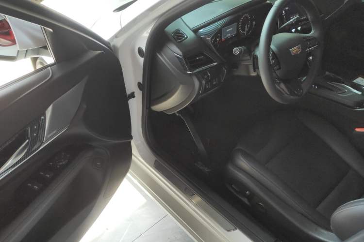 Used Cadillac CT4 2023 25T Fashion Edition Interior 3