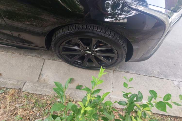 Used Cadillac CT4 2020 28T Elite Edition Right Front Wheel Hub