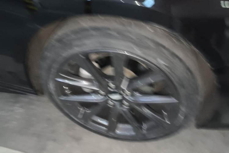 Used Cadillac CT4 2020 28T Elite Edition Right Front Wheel Hub