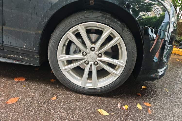 Used Cadillac CT4 2020 28T Fashion Edition Right Front Wheel Hub