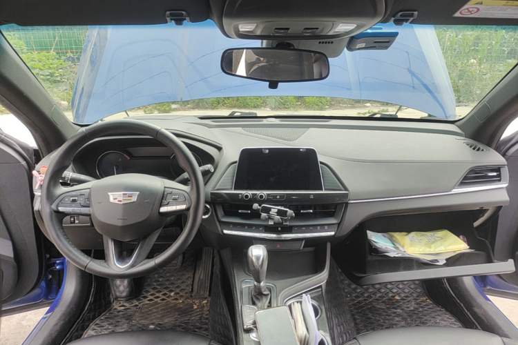 Used Cadillac CT4 2020 28T Fashion Edition Center Console