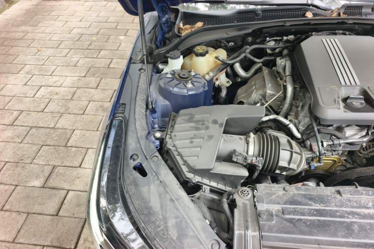 Used Cadillac CT4 2020 28T Fashion Edition Engine Bay Right