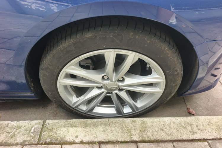 Used Cadillac CT4 2020 28T Fashion Edition Right Front Wheel Hub