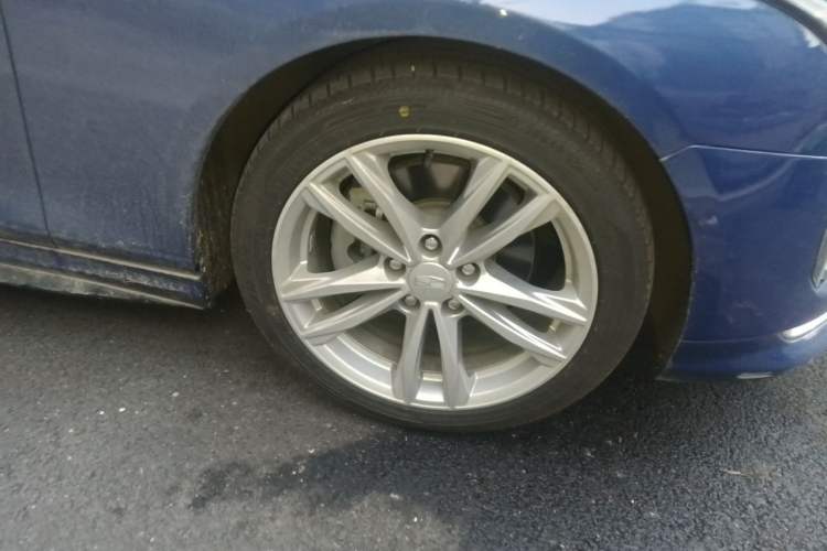 Used Cadillac CT4 2020 28T Fashion Edition Right Front Wheel Hub