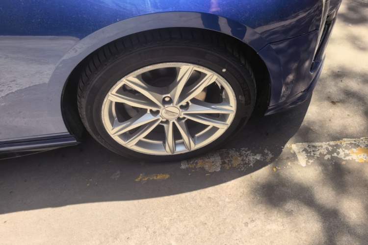Used Cadillac CT4 2020 28T Fashion Edition Right Front Wheel Hub