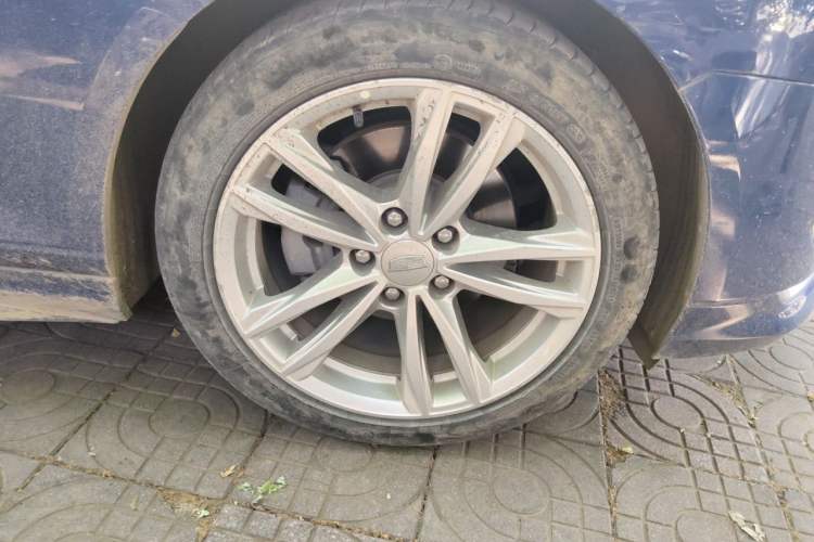 Used Cadillac CT4 2020 28T Fashion Edition Right Front Wheel Hub