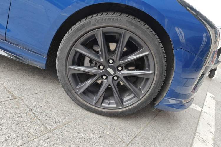 Used Cadillac CT4 2020 28T Elite Edition Right Front Wheel Hub