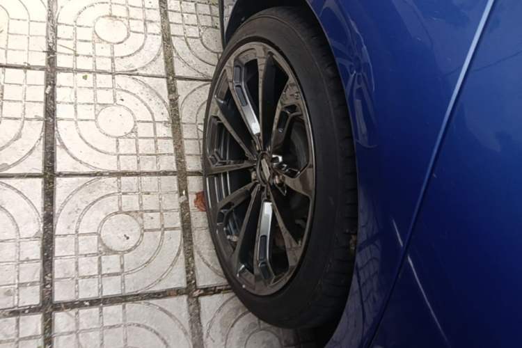 Used Cadillac CT4 2020 28T Elite Edition Right Rear Wheel Hub