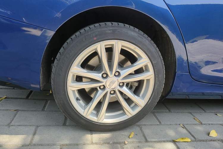 Used Cadillac CT4 2020 28T Fashion Edition Right Rear Wheel Hub