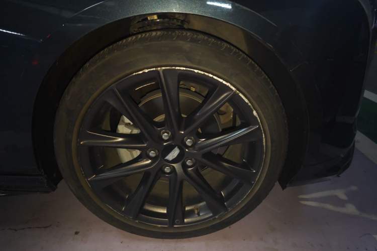 Used Cadillac CT4 2020 28T Elite Edition Right Front Wheel Hub