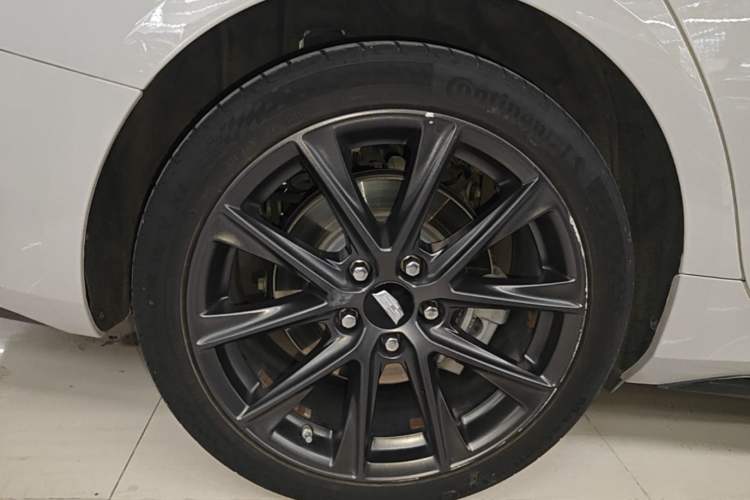 Used Cadillac CT4 2020 28T Elite Edition Right Rear Wheel Hub