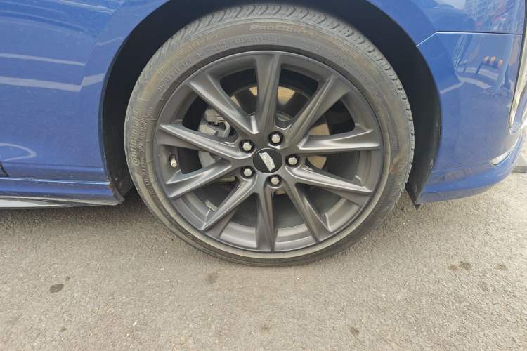 Used Cadillac CT4 2020 28T Elite Edition Right Front Wheel Hub