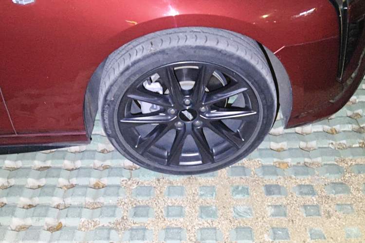 Used Cadillac CT4 2020 28T Elite Edition Right Front Wheel Hub