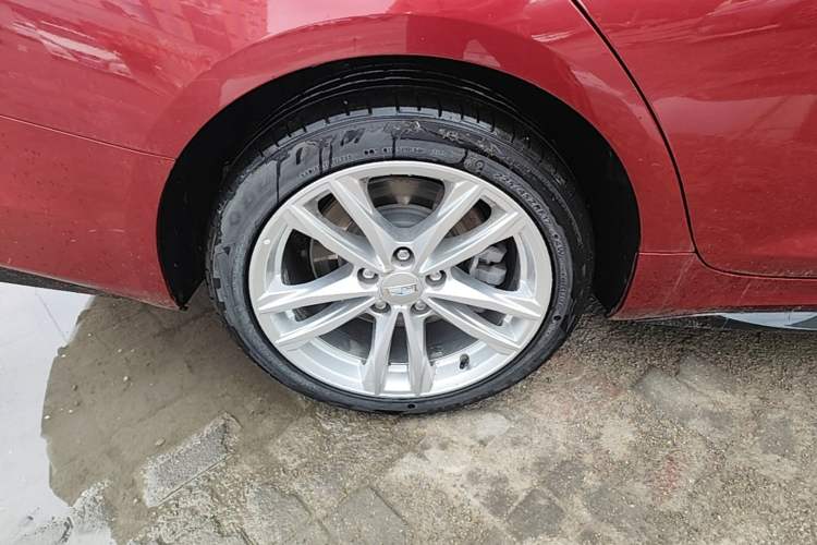 Used Cadillac CT4 2020 28T Fashion Edition Right Rear Wheel Hub