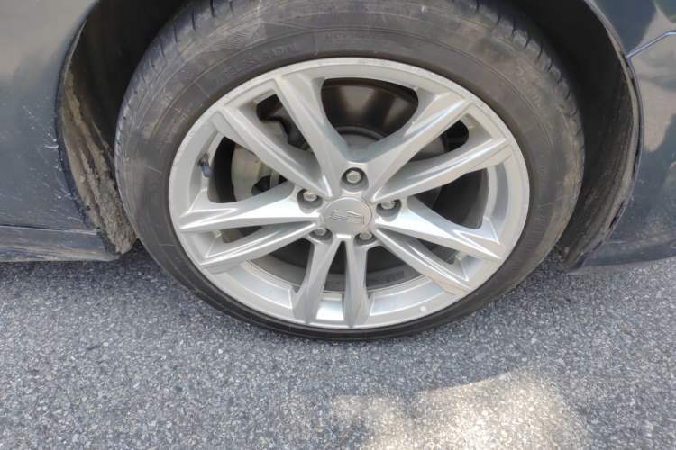 Used Cadillac CT4 2020 28T Fashion Edition Right Front Wheel Hub