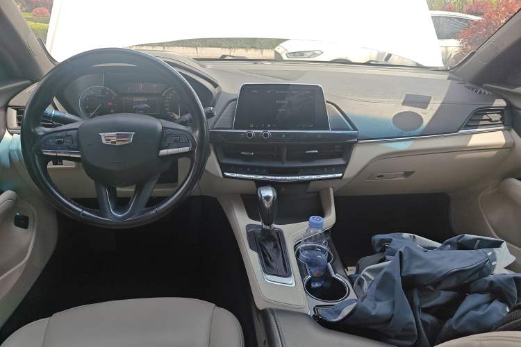 Used Cadillac CT4 2020 28T Fashion Edition Center Console