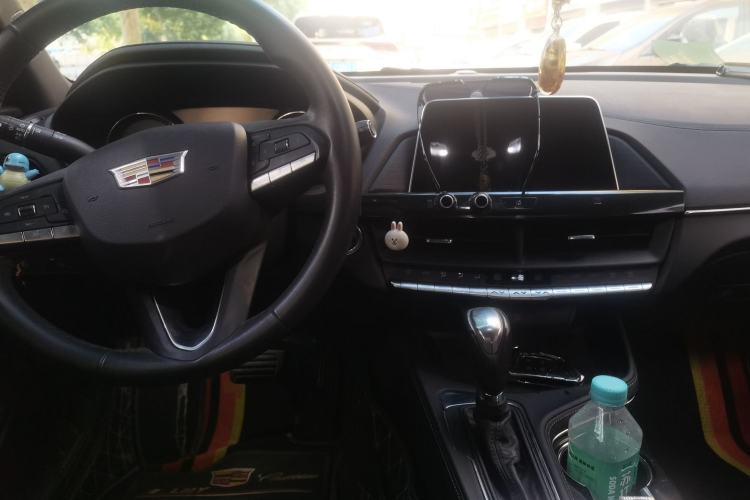 Used Cadillac CT4 2020 28T Fashion Edition Center Console