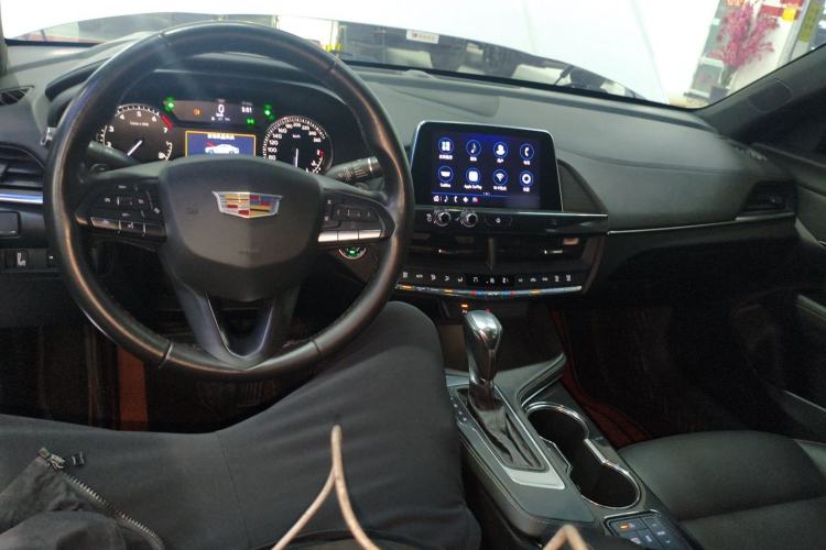 Used Cadillac CT4 2020 28T Fashion Edition Center Console