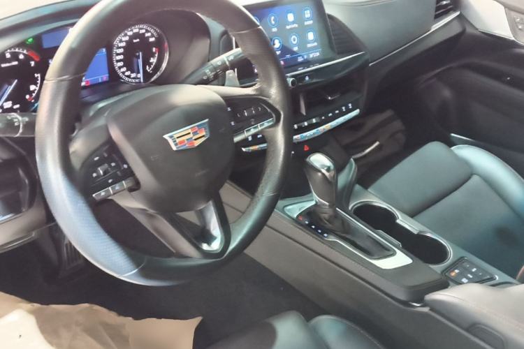 Used Cadillac CT4 2020 28T Elite Edition Center Console