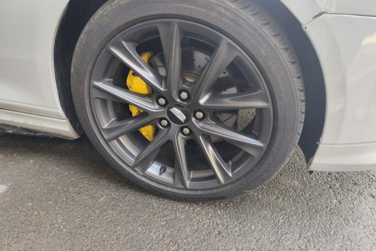 Used Cadillac CT4 2020 28T Elite Edition Right Front Wheel Hub