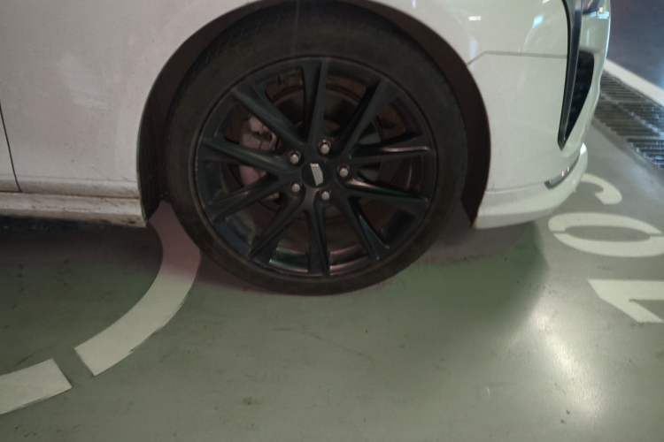 Used Cadillac CT4 2020 28T Elite Edition Right Front Wheel Hub